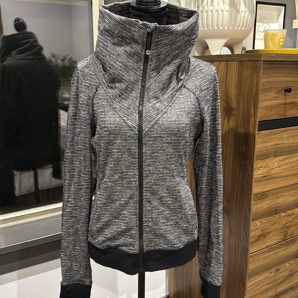 EUC Lululemon Jacket 10